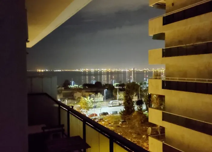 Promenade With Sea View Yr1 아파트
